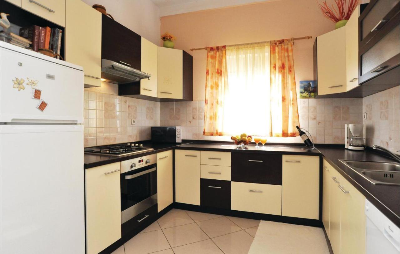 Beautiful Apartment In Maslenica With Kitchen מראה חיצוני תמונה