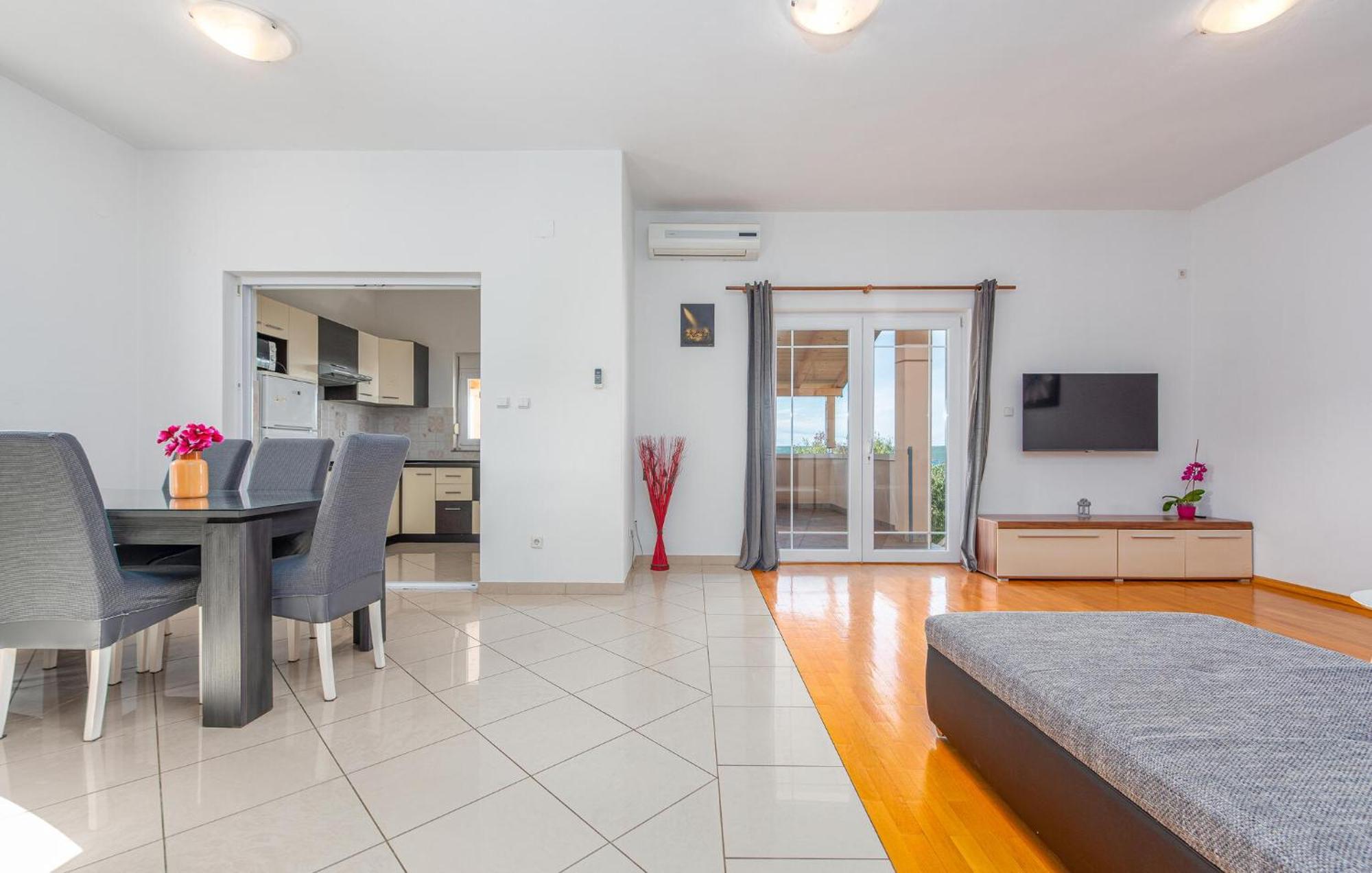 Beautiful Apartment In Maslenica With Kitchen מראה חיצוני תמונה